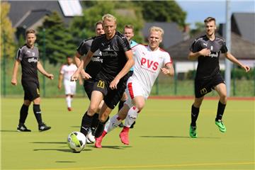 Der TSV Abbehausen (schwarze Trikots) geht nach dem Aufstieg aus der Kreisliga in seine siebte Bezirksligasaison. Im Bezirkspokal verlor er zuletzt nach Elfmeterschießen gegen Landesliga-Aufsteiger SV Brake.