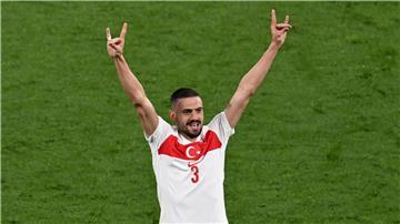 Der Türke Merih Demiral ist nach seinem Torjubel in der Partie gegen Österreich von der UEFA für zwei Spiele gesperrt worden.