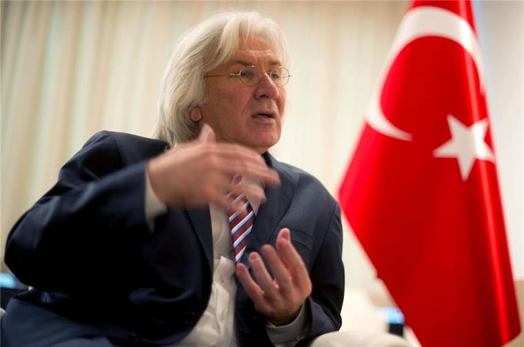 Türkei ruft Botschafter aus Berlin zurück Der türkische Botschafter in Deutschland, Hüseyin Avni Karslioglu, wurde in die Türkei bestellt.