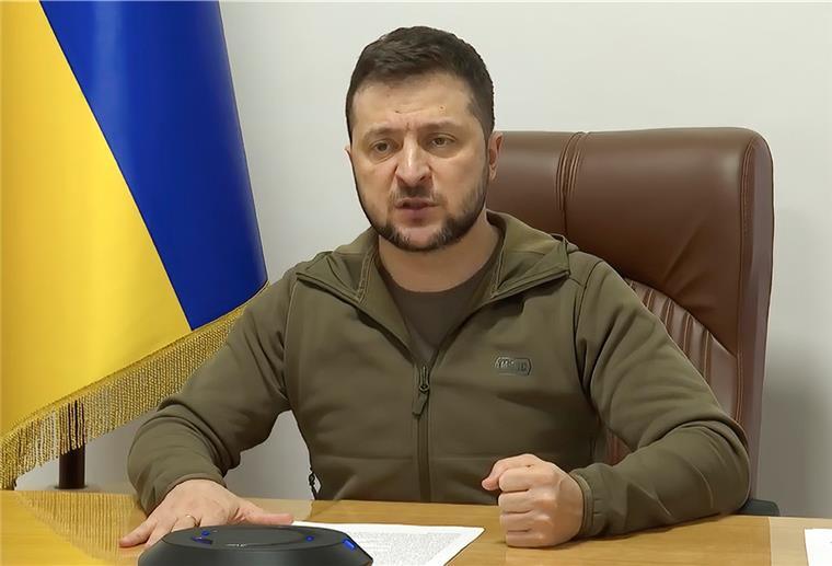 Wolodymyr Selenskyj, Präsident der Ukraine, spricht bei einer Videokonferenz.