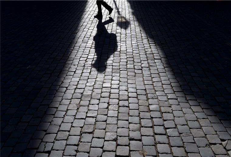 Schatten eines Fußgängers
