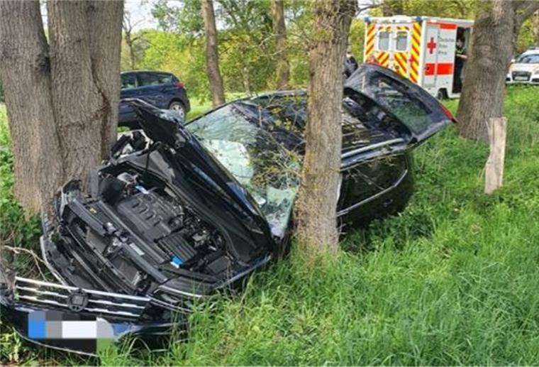 Geestenseth: Autofahrer (76) hat riesiges Glück Der Unfall in Geestenseth ging noch ziemlich glimpflich aus.