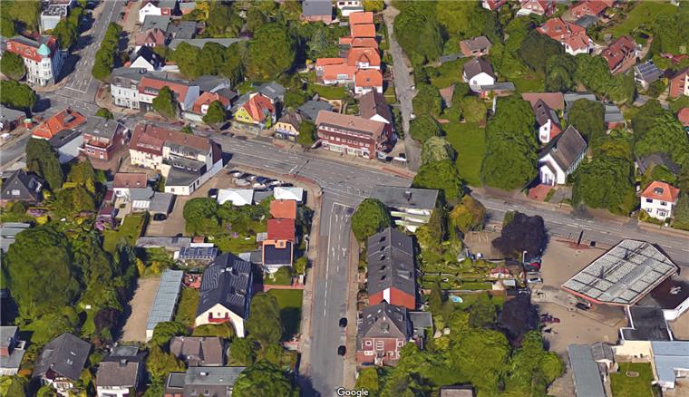 Lehe: Fahranfänger baut Unfall an seinem 18. Geburtstag Der Unfall passierte auf der Kreuzung Parkstraße/Langener Landstraße.