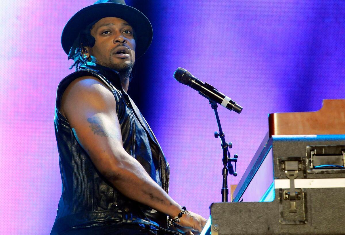 Soul-Musiker D’Angelo mit 51 gestorben Der US-Musiker D’Angelo 2012 bei einem Auftritt in New Orleans. (Archivbild)