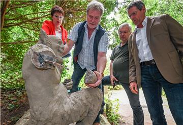 Der Vandalismus in Thieles Garten empört die Garten-Verantwortlichen Doris Paula Baumgart-Ackermann, Holger Welt, Herbert Winter und Leroy Czichy (v. li.).