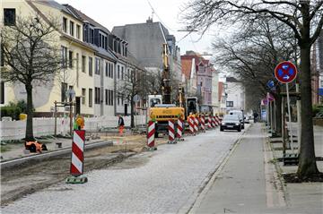 Der Verkehr durch die Batteriestraße fließt zurzeit nur einspurig.