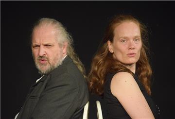 Der Verkehrsverein Wremen lädt zu einer Literatur-Revue mit dem piccolo teatro Haventheater Bremerhaven ein – hier: Annika Stöver und Friedo Stucke.