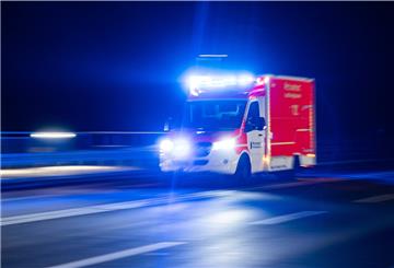 Der verletzte 19-Jährige wurde mit dem Rettungswagen ins Rotenburger Diakoniekrankenhaus gefahren. 