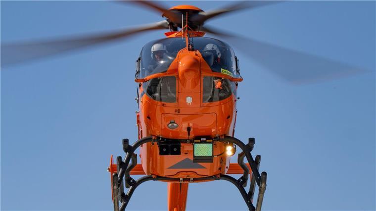 Mann beim Rangieren von Laster erfasst Der Verletzte wurde mit einem Hubschrauber in ein Krankenhaus geflogen. (Symbolbild)