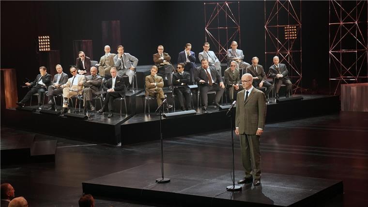 Die Wucht des Grauens von Auschwitz im Film „Die Ermittlung“ Der vierstündige Film ist mit prominenten Darstellern besetzt.