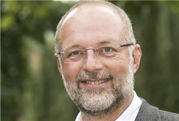 Der Virologe, Professor Andreas Dotzauer, von der Universität Bremen empfiehlt zwischen der ersten und zweiten Biontech-Impfung einen Abstand von mindestens 21 Tagen und höchstens zwei Monaten.