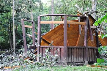 Der von einem stürzenden Baum zerstörte Pavillon im Nordenhamer Friedeburgpark soll nach dem Wunsch Nordenhamer Bürger wieder aufgebaut werden.