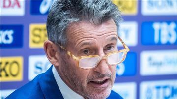 Der von Sebastian Coe geführte Leichtathletik-Weltverband wurde um einen Millionensumme betrogen.