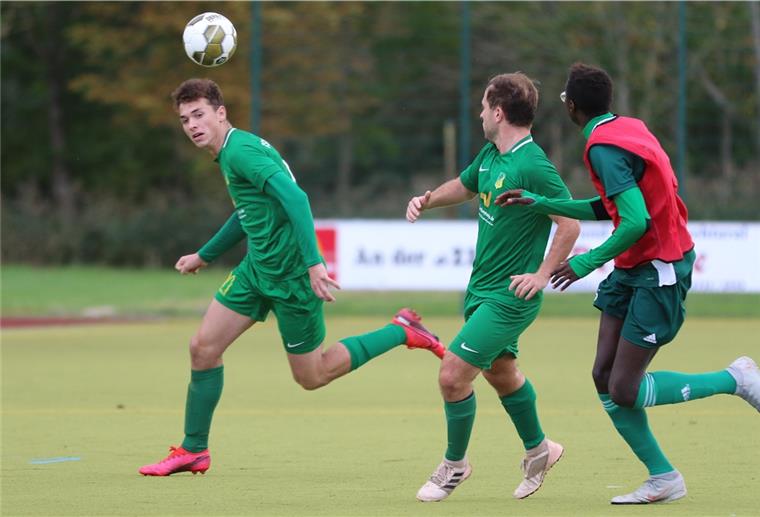 Enttäuschte Fußballer glauben weiter an Wiederbeginn Der Vorsitzende des Bezirks und der Spielausschuss machen auch dem TSV Abbehausen (grüne Trikots) Hoffnung auf Ligaspiele ab April.