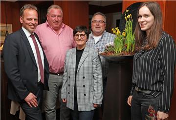 Der Vorstand des Vereins „Natürlich von hier“ besteht aus Klaus Bahrenburg (von links), Alexander von Hammerstein, Dunja Zimmermann sowie Ralf und Rike Schröder.