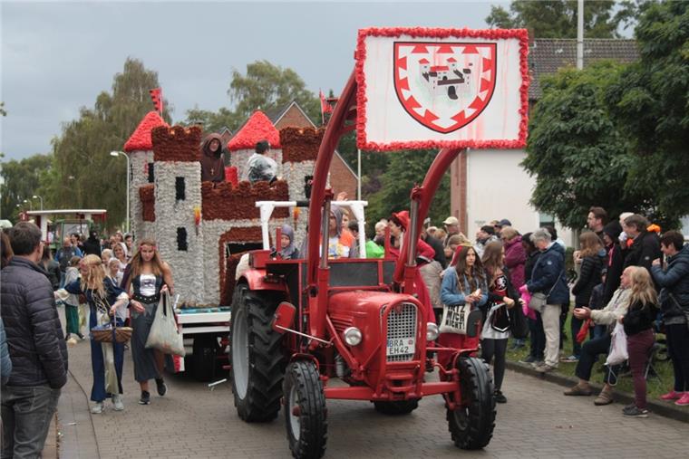 Rodenkircher Markt: Bürgerverein Mühlenland hat schönsten Wagen Der Wagen des Bürgervereins Mühlenland gewann den Preis für den schönsten Umzugswagen