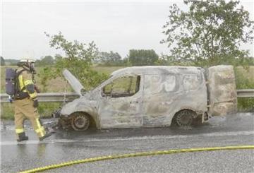 Der Wagen fing vermutlich wegen eines technischen Defekts Feuer.