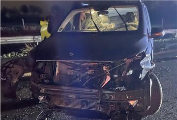 Der Wagen ist nach dem Unfall bei Kalbe schrottreif. 