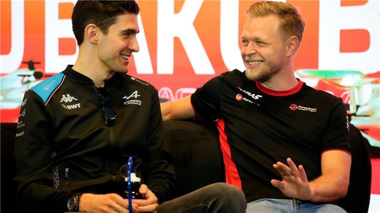 Haas macht den Weg für zweiten neuen Fahrer frei Der Weg bei Haas ist nun frei für Esteban Ocon (l)