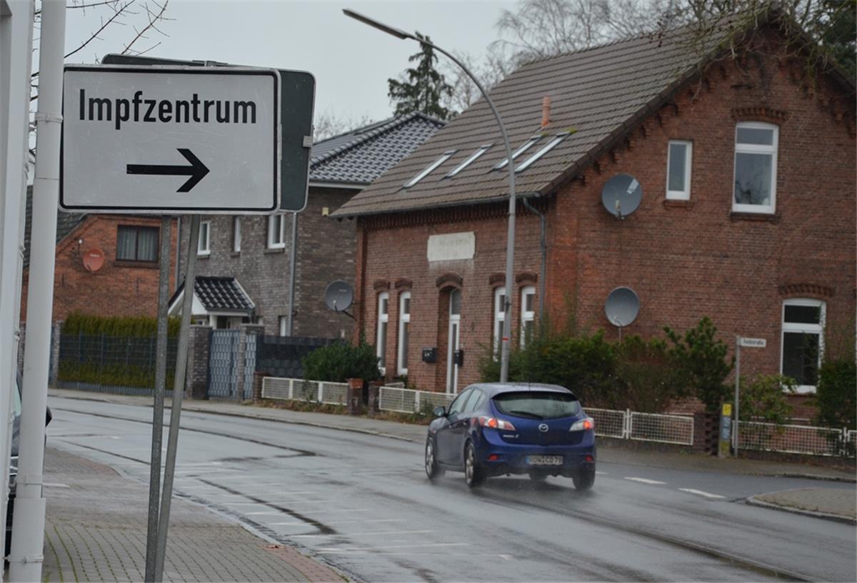 Der Weg zum Corona-Impfzentrum in Zeven ist seit Mitte Dezember bestens ausgeschildert.
