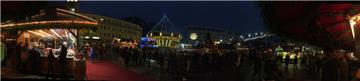 Der Weihnachtsmarkt hat auf dem Heuss-Platz viel zu bieten. 