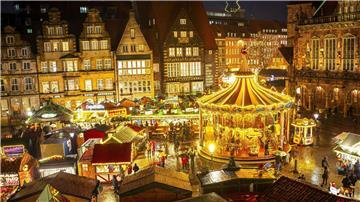 Der Weihnachtsmarkt vor dem Rathaus in Bremen.