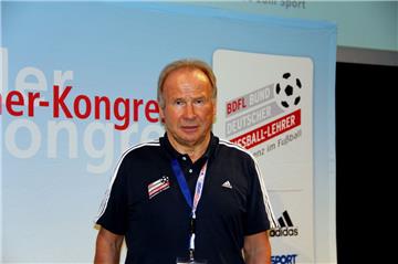 Der Westerholzer Trainer Gerd Rathjen (70) darf darauf hoffen, dass sein Ausschluss aus dem Bund Deutscher Fußballlehrer zurückgenommen wird.