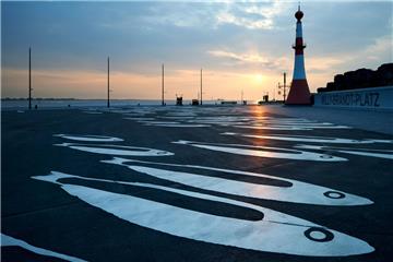 Der Willy-Brandt-Platz auf der Seebäderkaje in Bremerhaven ist mit zwei Architekturpreisen ausgezeichnet worden.