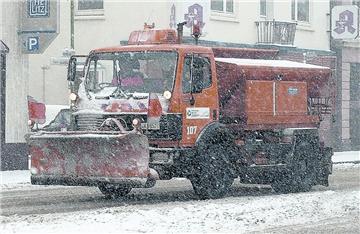 Der Winterdienst ist trotz der "grünen" Weihnachten wie jedes Jahr vorbereitet. Die Stadt hat insgesamt 1200 Tonnen Salz gebunkert. 