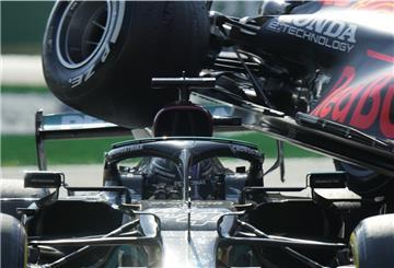 Der WM-Kampf zwischen Lewis Hamilton (links) und Max Verstappen wird hitzig ausgetragen und führt zu vielen gefährlichen Szenen, wie hier die Kollision beim Grand Prix von Italien.