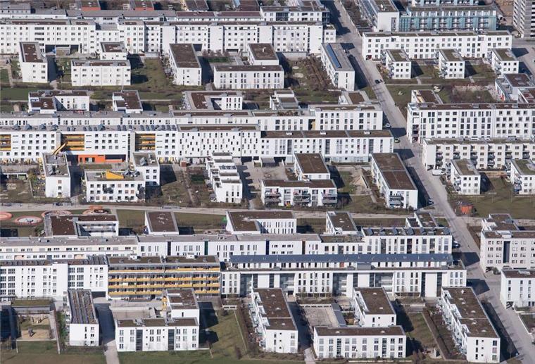 1,2 Millionen Wohnungen fehlen – Forscher warnen vor Stillstand in Deutschland Luftaufnahme aus einem Hubschrauber auf eine Wohnanlage.