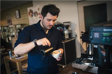 Der Würzburger Daniel Gerlach (27) ist &quot;Deutscher Latte Art Meister 2015&qu...