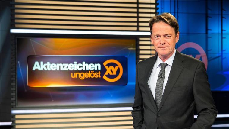 Der ZDF-Moderator Rudi Cerne im Studio der Sendung „Aktenzeichen XY... ungelöst“.