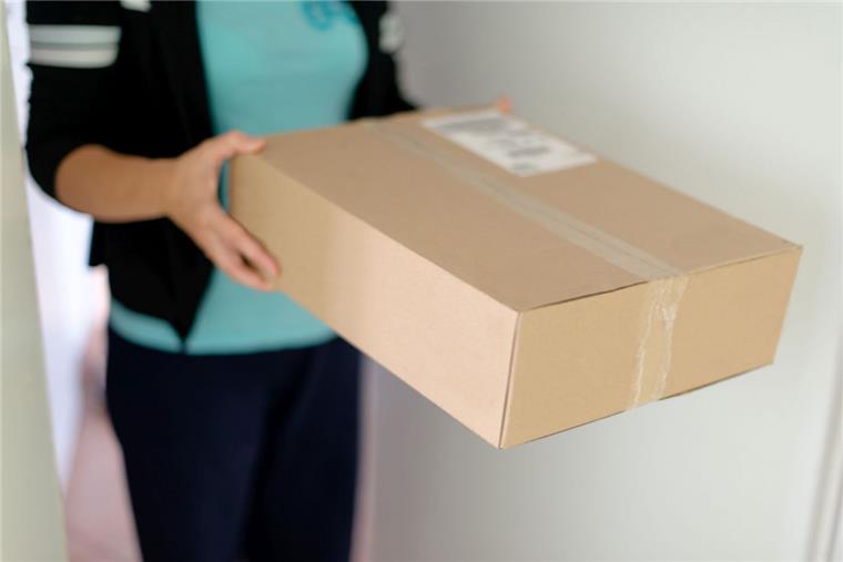 Der Zoll hat in Bremerhaven die Mitarbeiter von Paketdiensten kontrolliert.