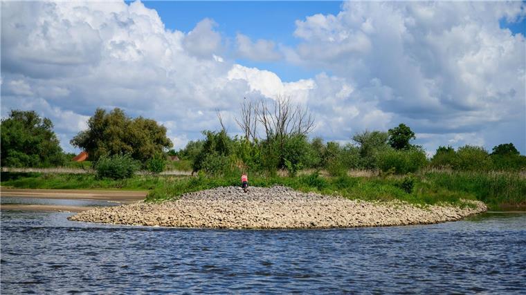 Derzeit wird viel Sand aus dem Fluss geholt.