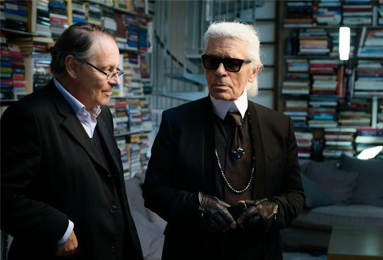 Sensationell gute Lagerfeld-Doku Designer Karl Lagerfeld im Gespräch mit dem Filmemacher Gero von Boehm (links).