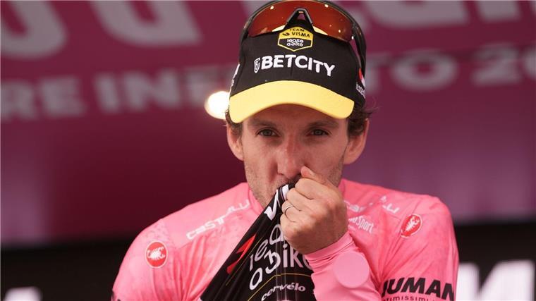 „Besser wird’s nicht“: Papst-Audienz und Giro-Sieg für Yates Designierter Giro-Champion: Simon Yates am Ziel seiner Träume.