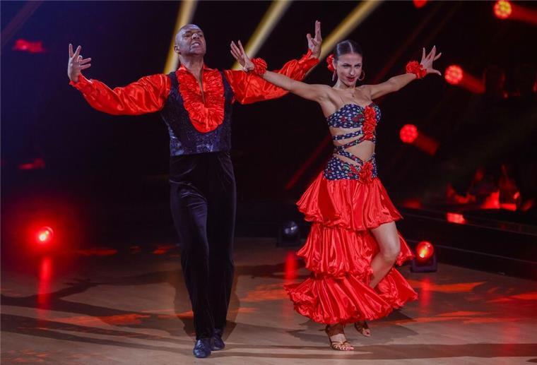 Detlef D! Soost und Ekaterina Leonova tanzen zusammen.