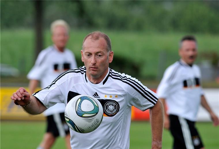 Loxstedter Bürgermeister baut Fußball-Nationalteam um Detlef Wellbrock spielt schon seit 2010 selbst in der Bürgermeister-Nationalmannschaft. Im April 2019 wurde er auch deren Teamchef.