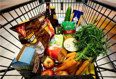 Deutlich teurer ist das Einkaufen im Supermarkt in den vergangenen 18 Monaten geworden. Und bei immer mehr Produkten lauern nun auch versteckte Preiserhöhungen auf den Kunden. (Symbolbild)