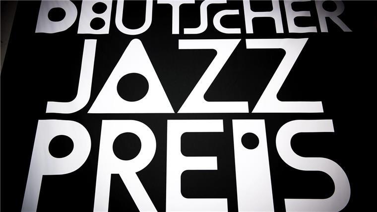 „Deutscher Jazzpreis“ steht auf einem Plakat.