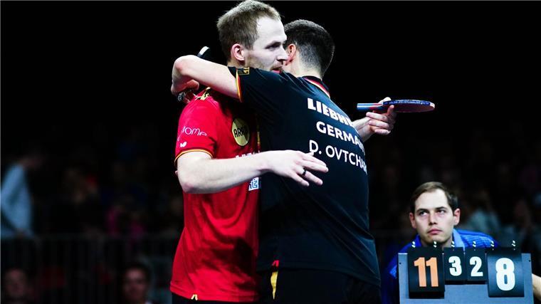 Deutsches Duell bei der EM: Benedikt Duda (l) und Dimitrij Ovtcharov.