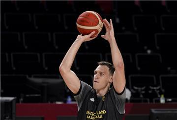 Deutschlands Basketballer Johannes Voigtmann in Aktion. 