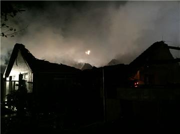 Dichter Rauch bildete sich über Schiffdorf durch das Feuer. 
