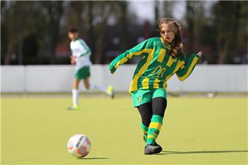 Die 14-jährige Tuana Shahnis Reichardt spielt zwar überwiegend für die U17 des SV Werder Bremen, sammelt aber auch noch Spielpraxis in der C-Juniorenmannschaft des TSV Abbehausen.