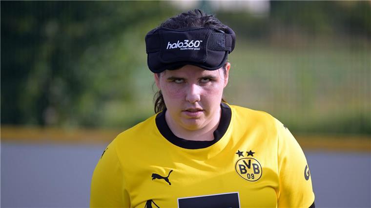Die 19-jährige Alisa Rudi spielt in der Blindenfußball-Bundesliga für Borussia Dortmund. Für sie ist der Sport ein Ausgleich zum stressigen Alltag.