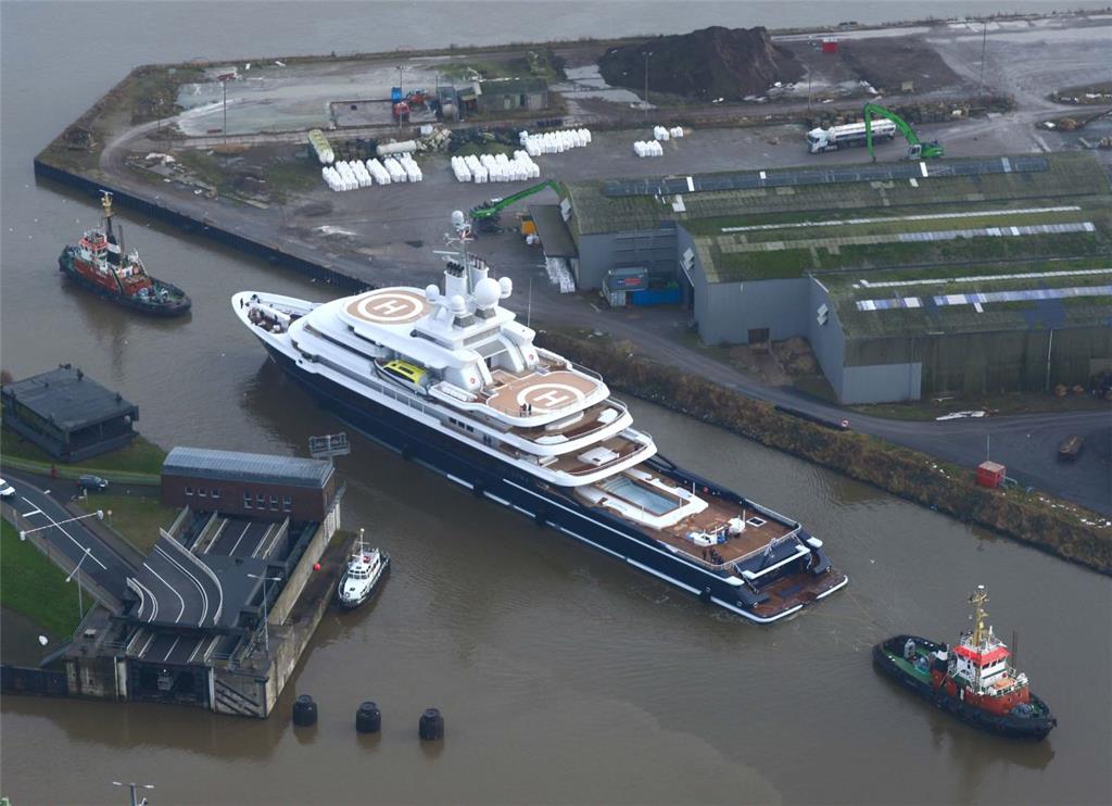 Die 2010 auf der Lloyd Werft erbaute Superyacht &quot;Luna&quot; ist nach einem Eigentümerwechsel ein Jahr lang in Bremerhaven umgebaut worden.