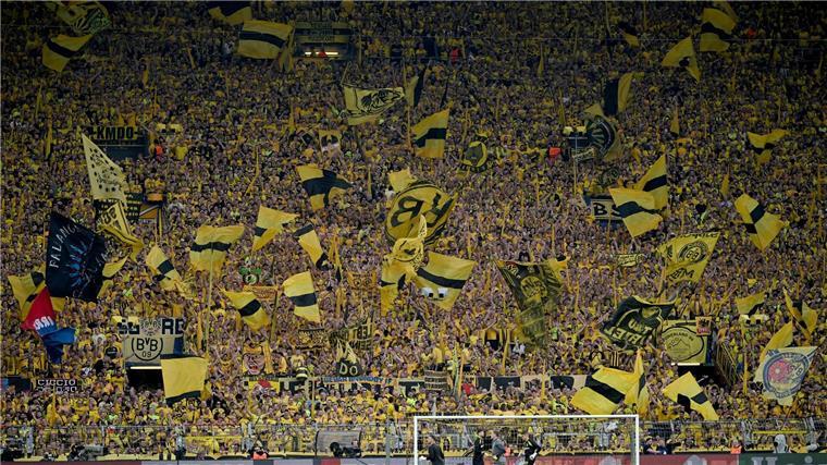Die 36 Proficlubs der Fußball-Bundesliga und der 2. Bundesliga haben in der vergangenen Spielzeit so viele Tickets verkauft wie nie zuvor. 