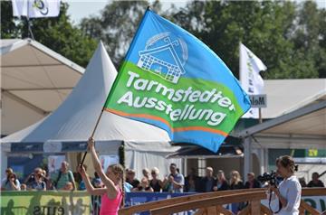 Die 71. Tarmstedter Ausstellung ist eröffnet. Noch bis Montag bietet die Landwirtschaftsausstellung für Besucher einen Mix aus Landtechnik, Tierschauen, alles für Haus und Hof sowie ein buntes Unterhaltungsprogramm.