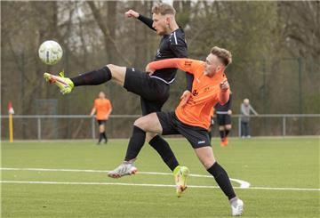 Die A-Junioren der JSG 1. FC Nordenham/TSV Abbehausen (im schwarzen Trikot Luca Köchel) siegten in der Bezirksliga mit 4:0 gegen die JSG Wilhelmshaven.